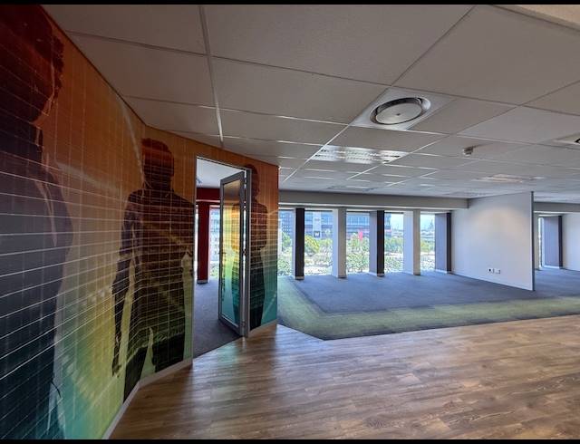 383.50M² OFFICE TO LET IN FORESHORE